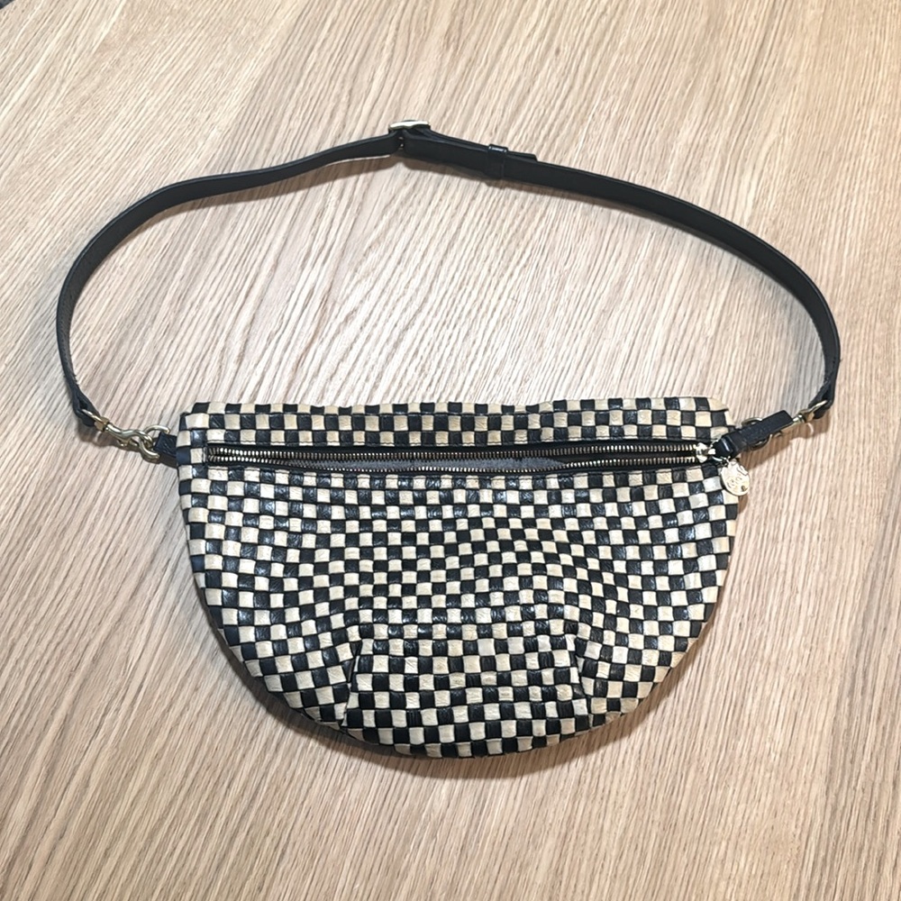 Clare v grand fanny. Black and cream/natural. Leather woven